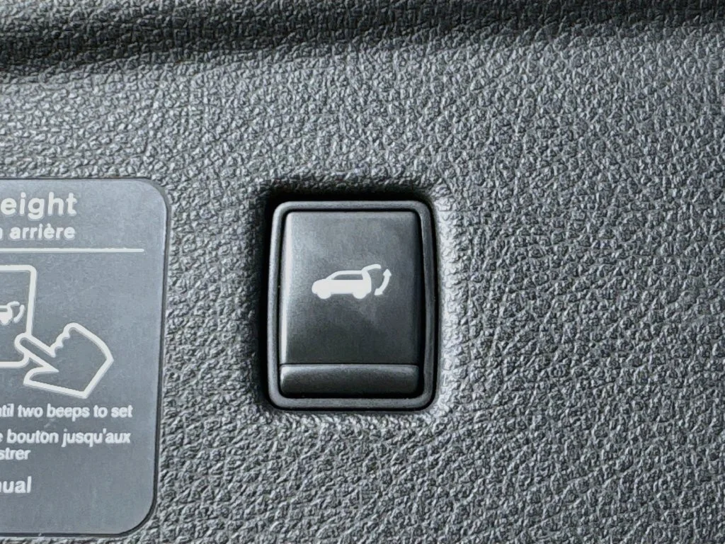 Used 2019 Black INFINITI ESSENTIAL image 33