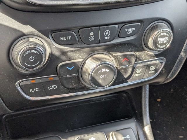 Used 2019 Silver Jeep Latitude Plus image 22