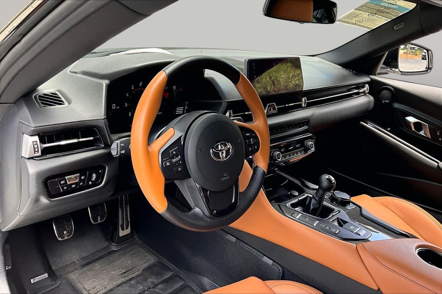 Used 2025 Absolute Zero Toyota 3.0 Premium image 15
