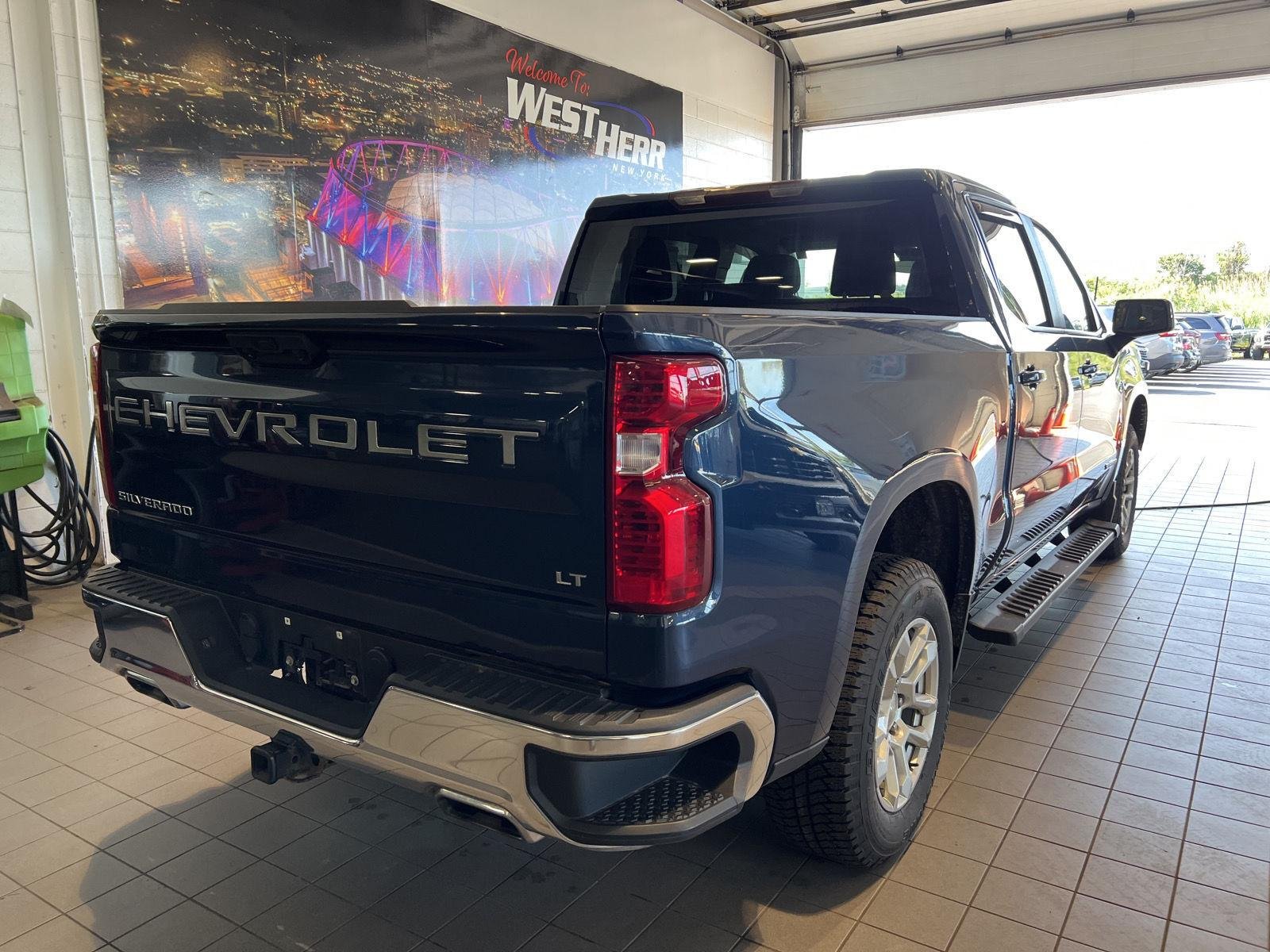 Used 2023 Northsky Blue Metallic Chevrolet LT image 9
