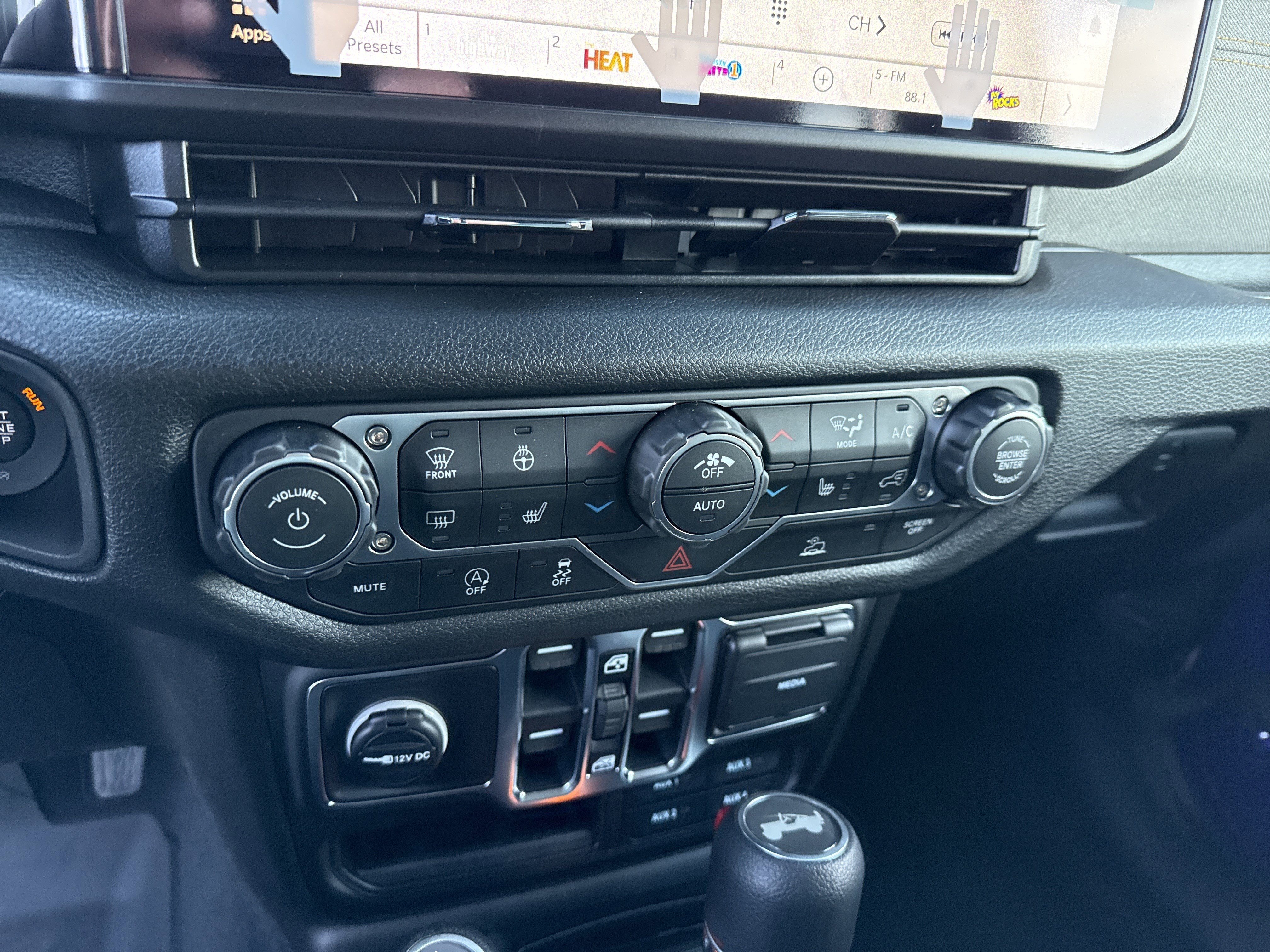 New 2026 Reign Jeep Sport S image 30
