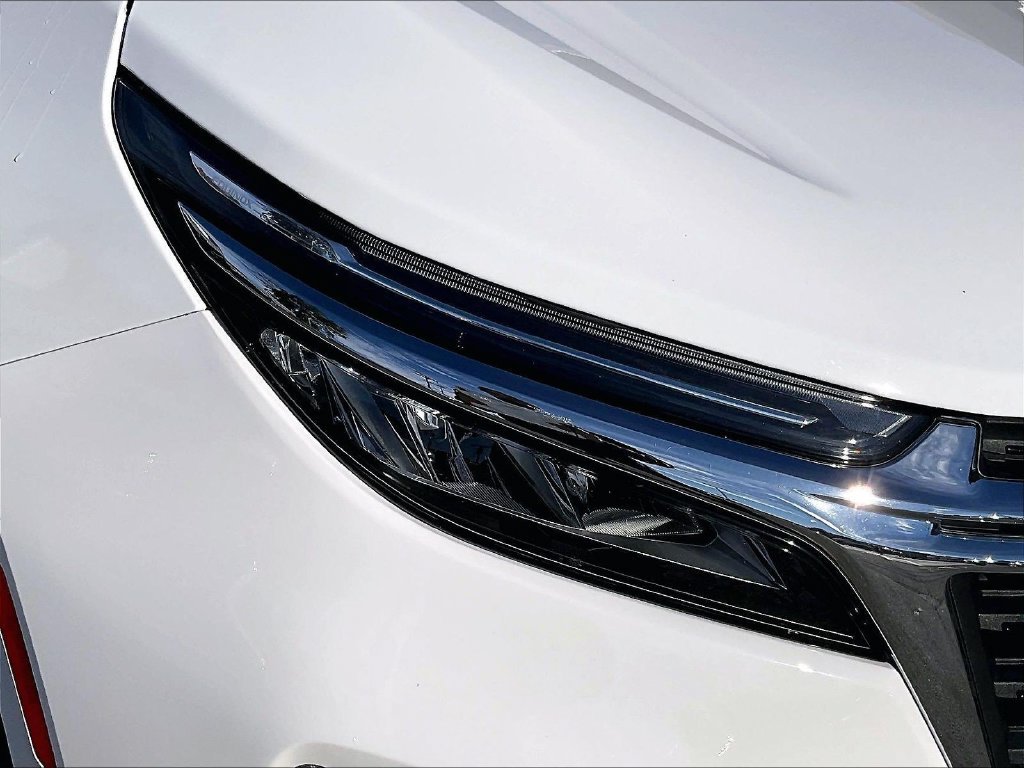 Used 2024 White Chevrolet LT image 32
