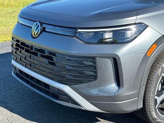 New 2026 Platinum Gray Metallic Volkswagen 2.0T SE image 7