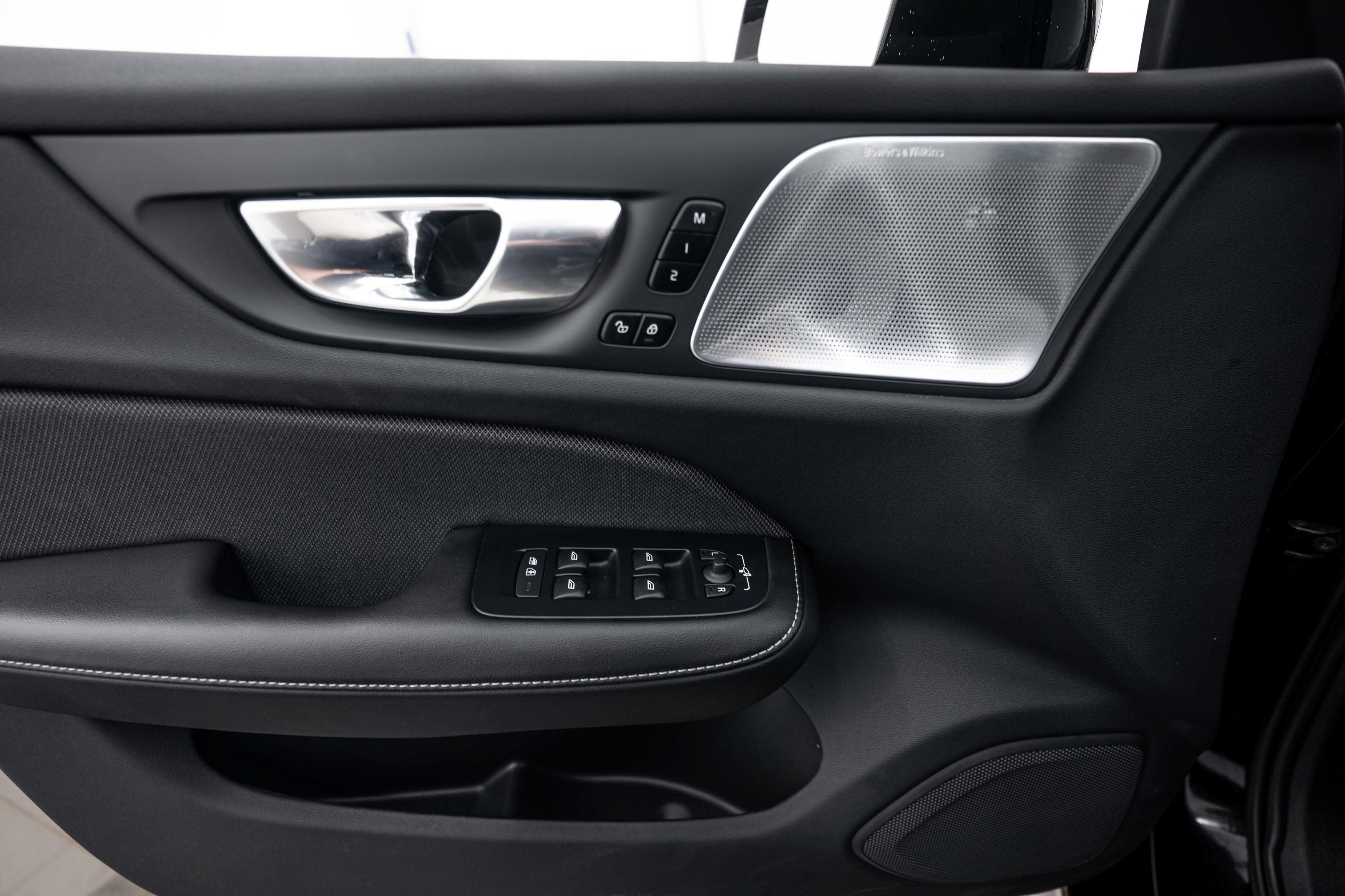 Used 2024 Onyx Black Metallic Volvo Polestar Engineered image 13