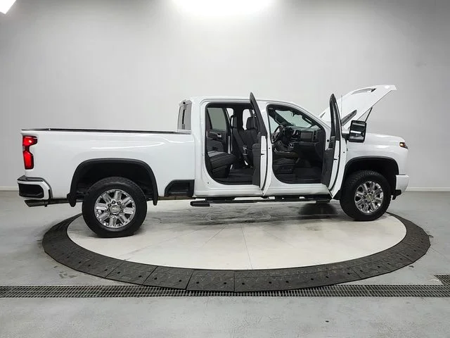 Used 2024 White Chevrolet High Country image 16