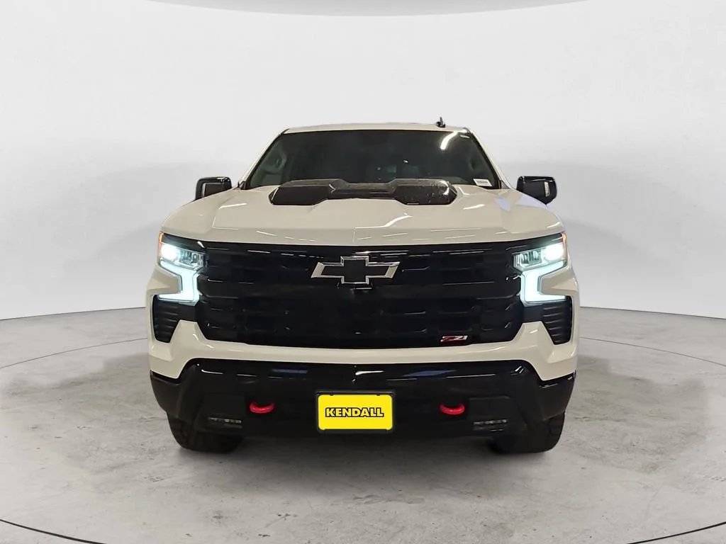 Used 2025 Summit White Chevrolet LT Trail Boss image 3