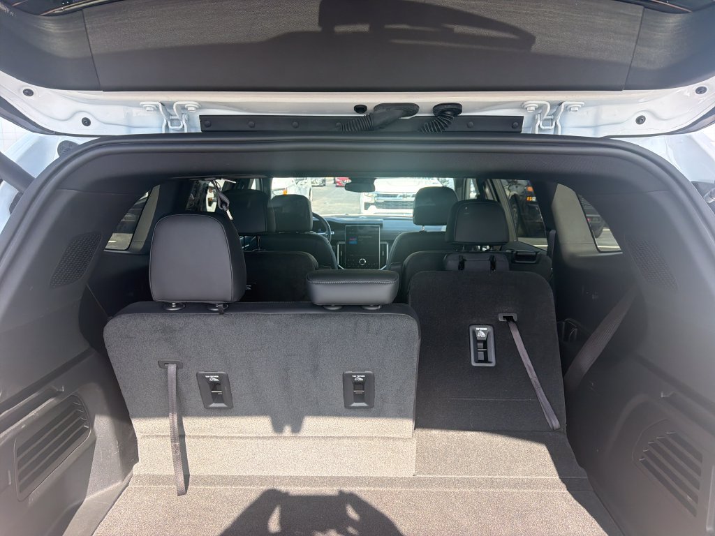 Used 2024 White GMC Elevation image 9