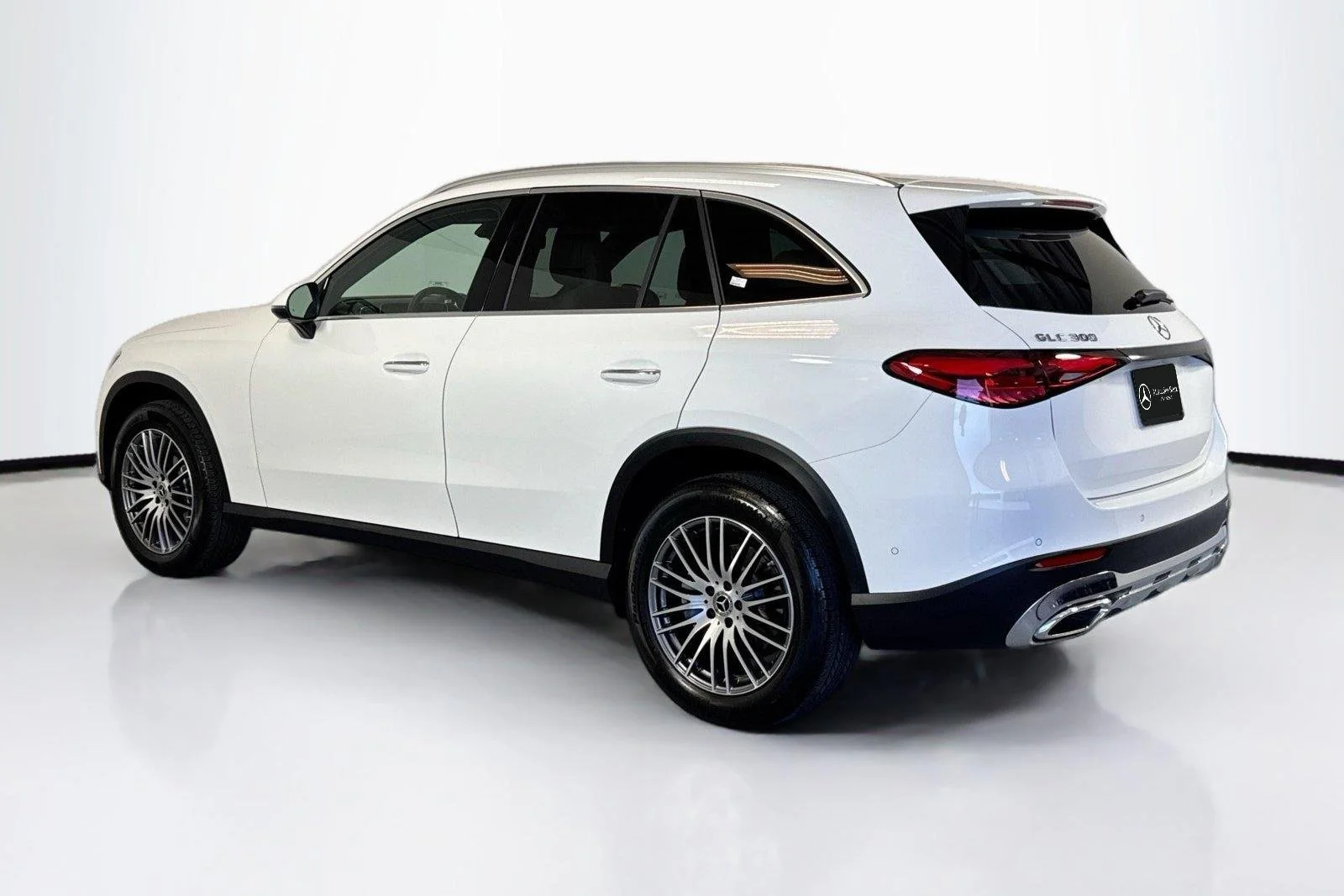 Used 2025 Polar White Mercedes-Benz GLC 300 image 7
