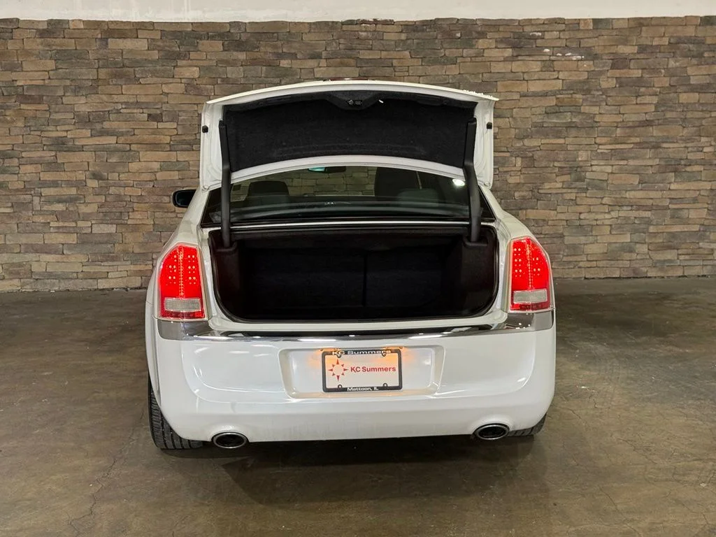 Used 2011 Ivory Chrysler Base image 8