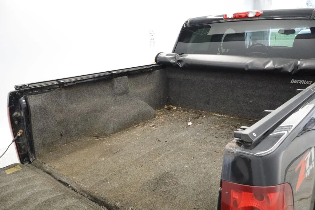 Used 2011 Black GMC SLE image 17
