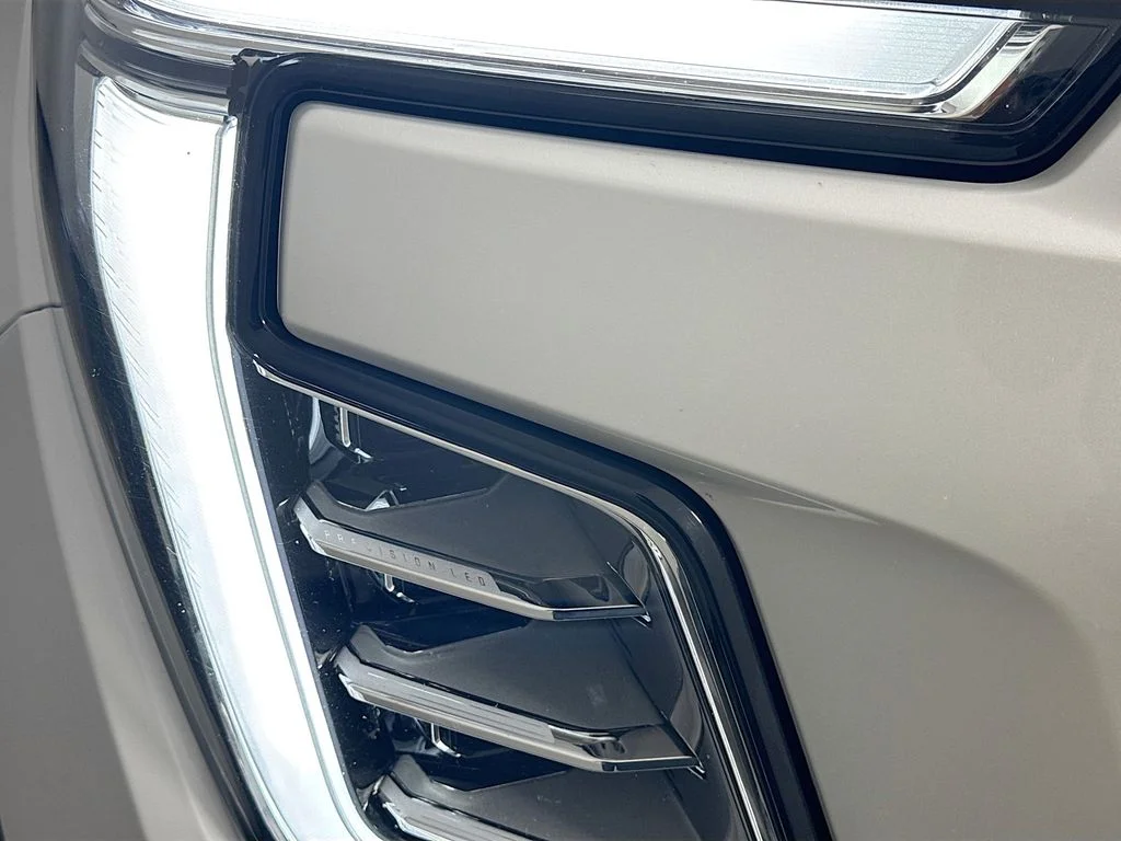 Used 2025 White GMC Denali Ultimate image 39