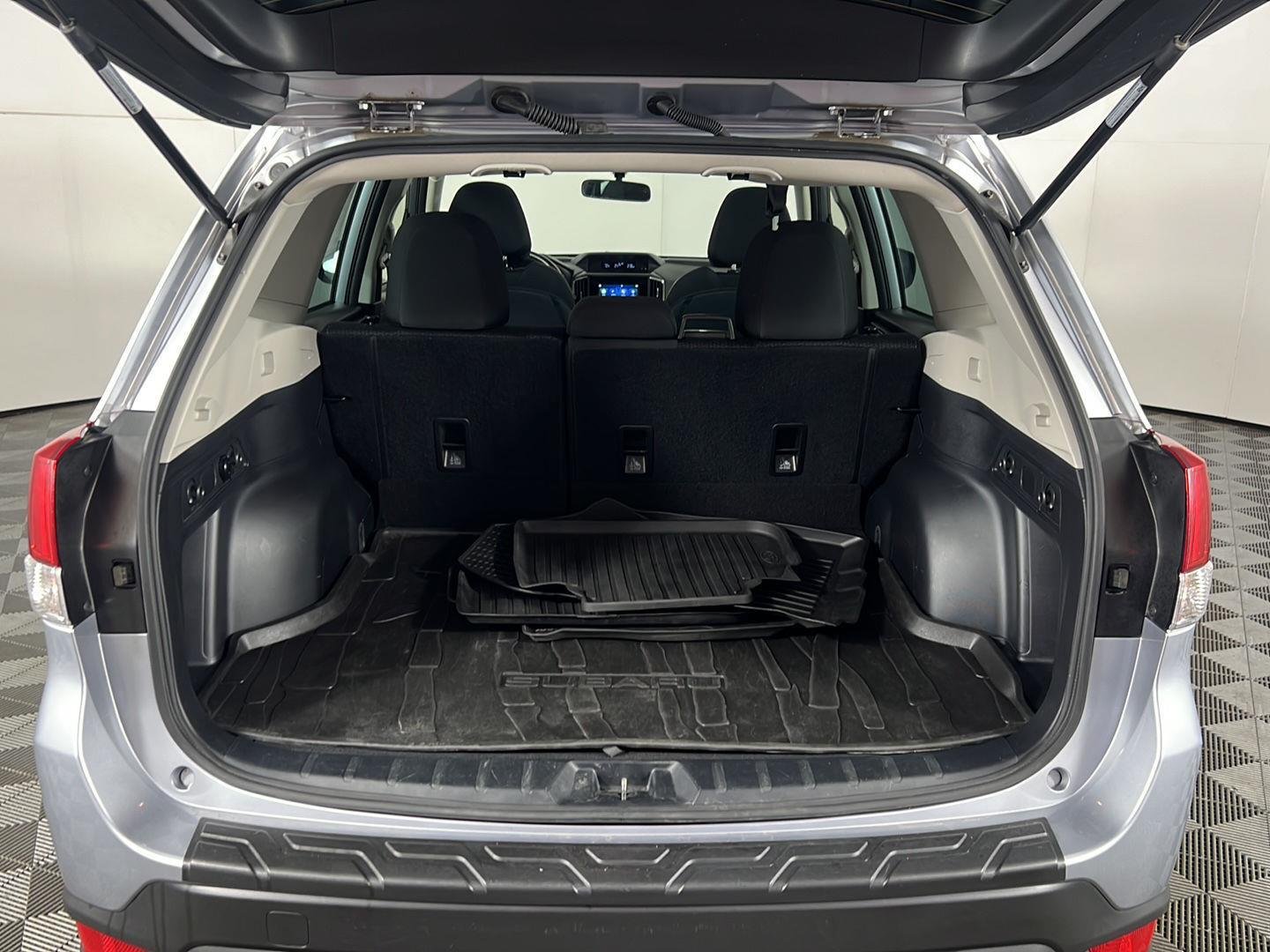 Used 2023 Ice Silver Metallic Subaru Premium image 32