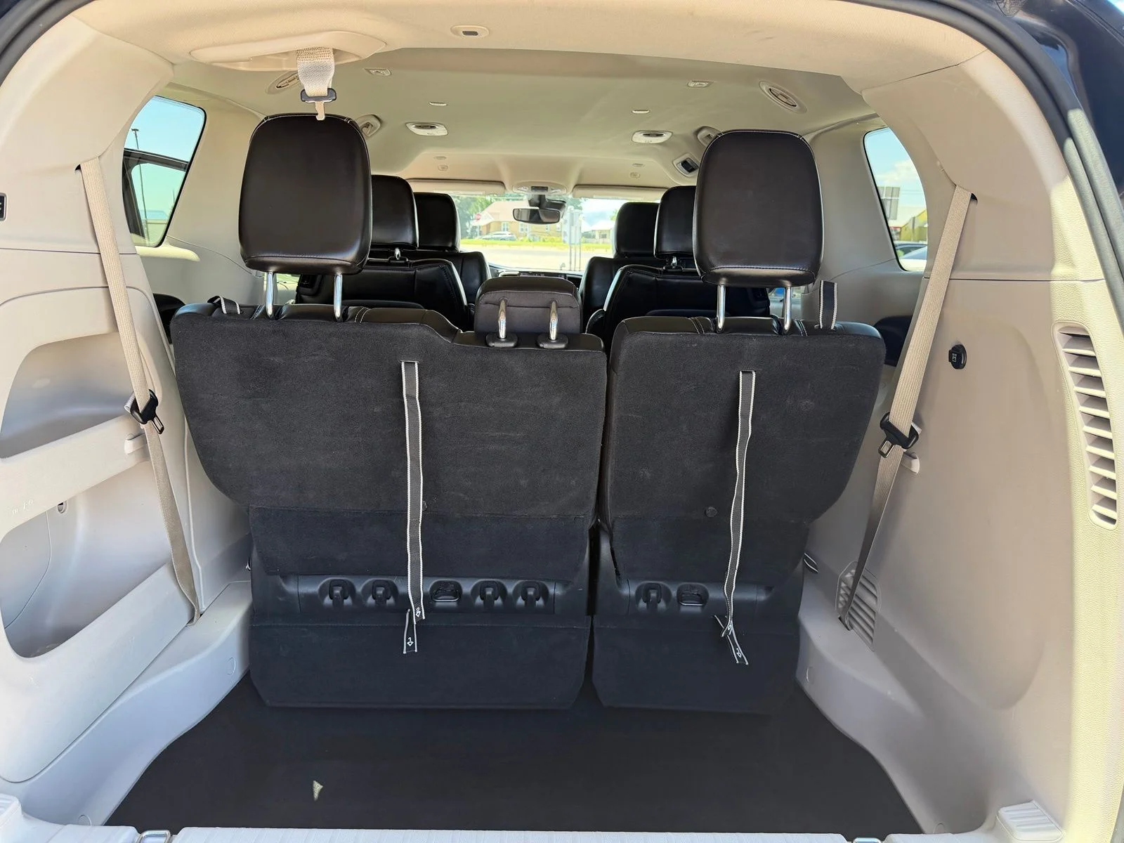 Used 2023 Black Chrysler Touring L image 30