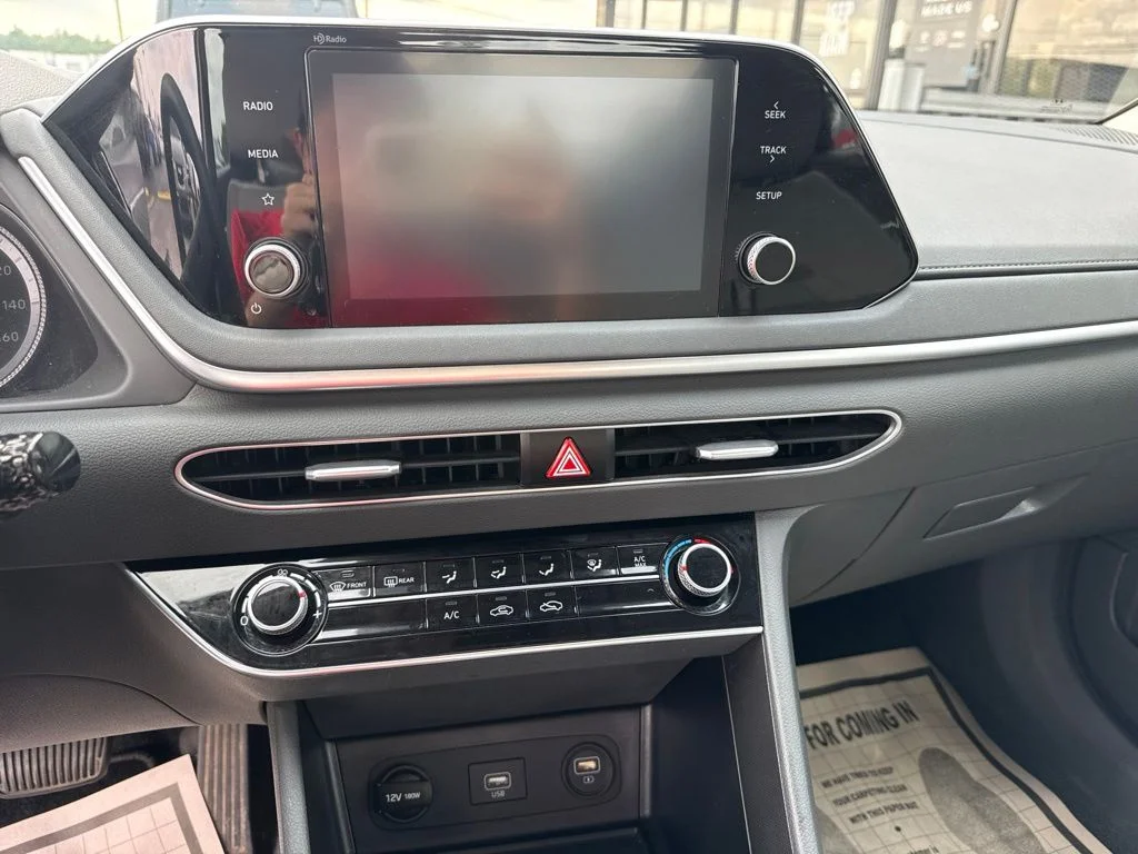 Used 2020 Blue Hyundai SE image 15
