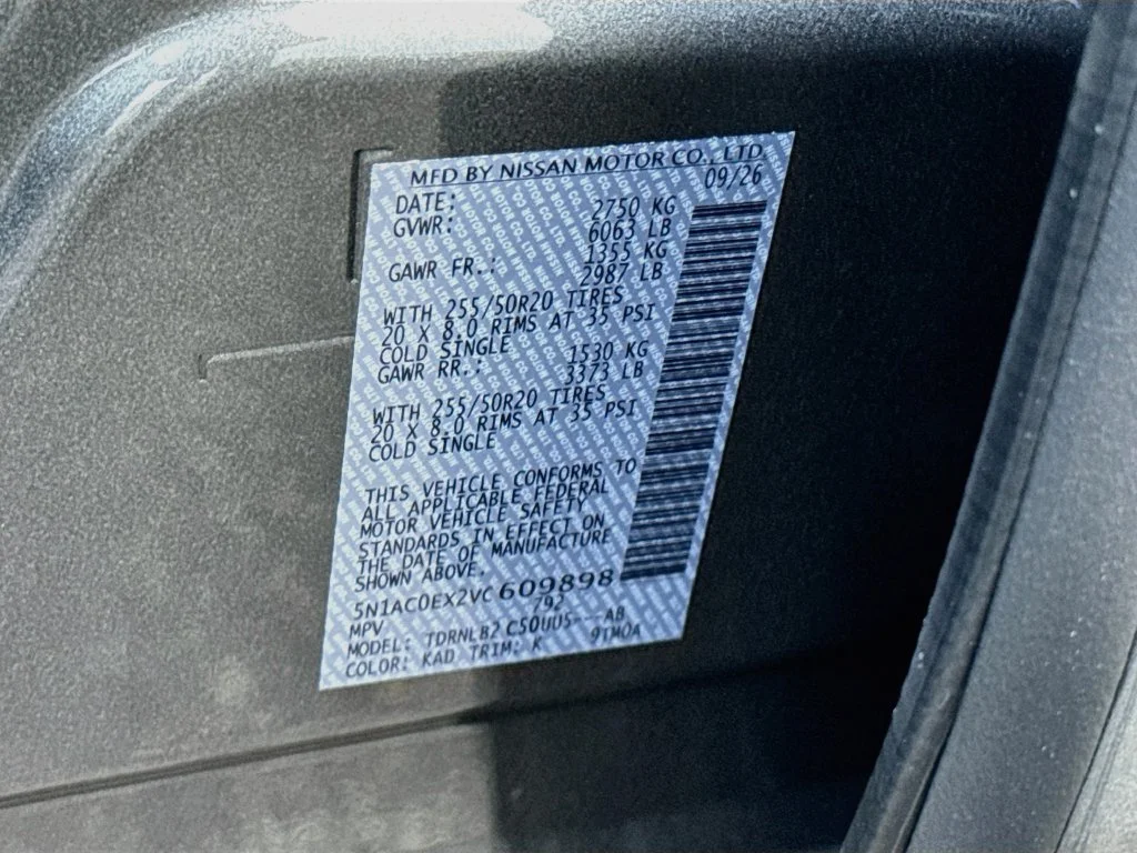 New 2027 GRAPHITE SHADOW INFINITI Luxe AWD image 33