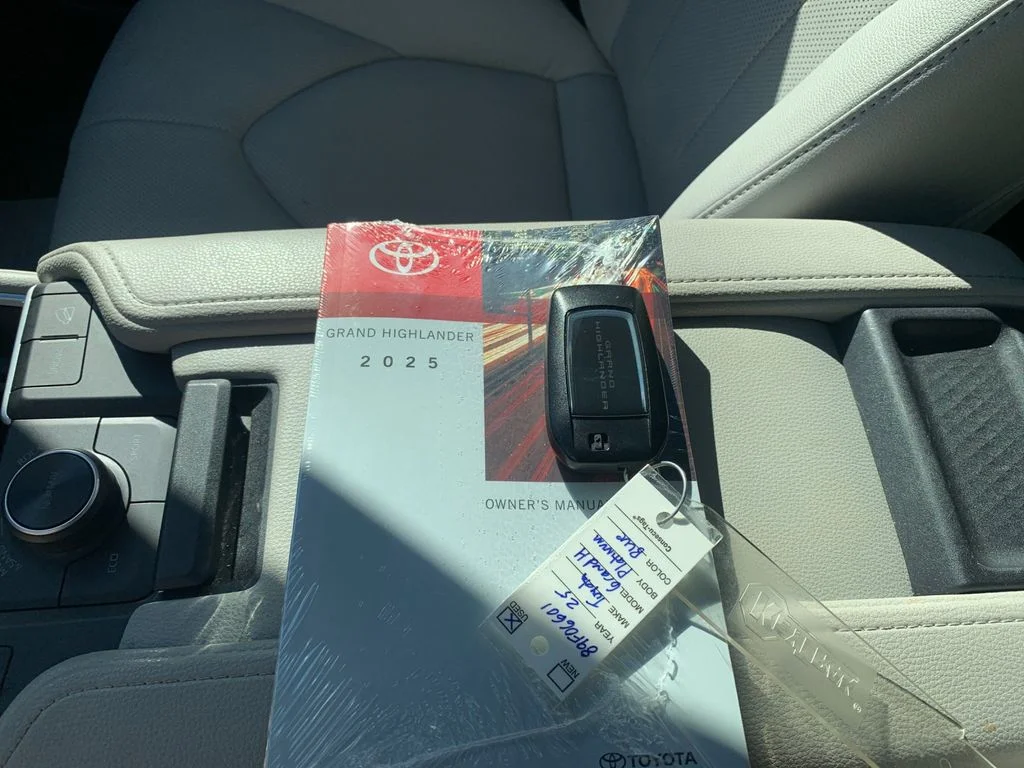Used 2024  Toyota XLE image 9