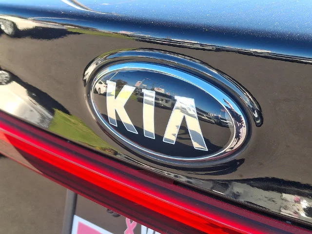 Used 2019 Black Kia LXS image 30