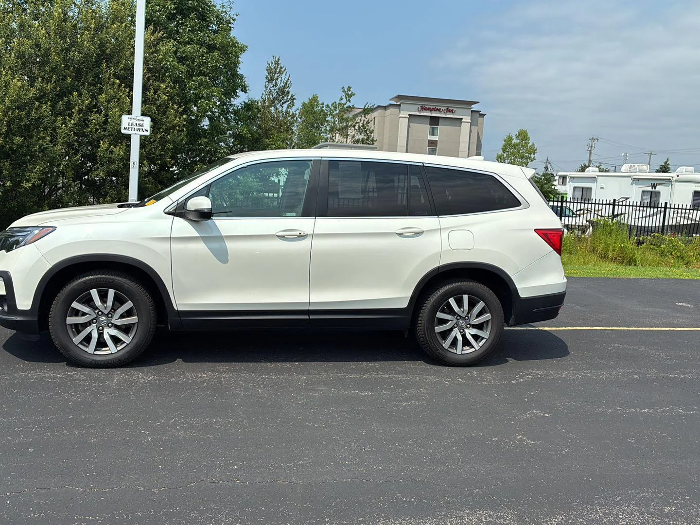 Used 2019 White Diamond Pearl Honda EX-L image 16