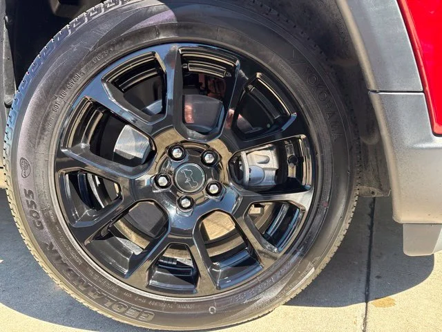 Used 2025 Red Jeep Latitude image 4