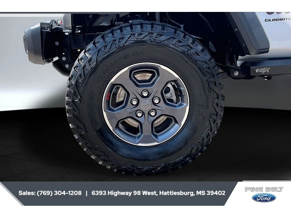 Certified Used 2023 Silver Zynith Clearcoat Jeep Rubicon image 7