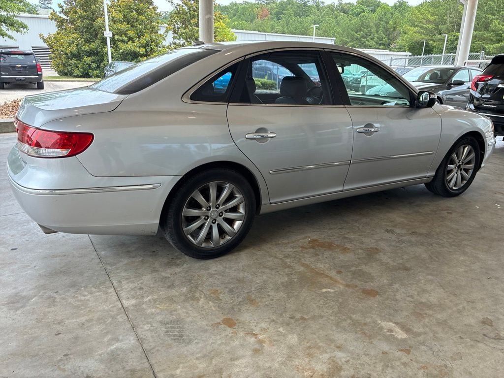 Used 2010 Silver Hyundai Limited image 3
