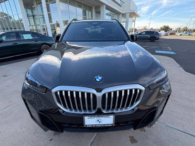 Used 2024 Gray BMW xDrive40i image 8