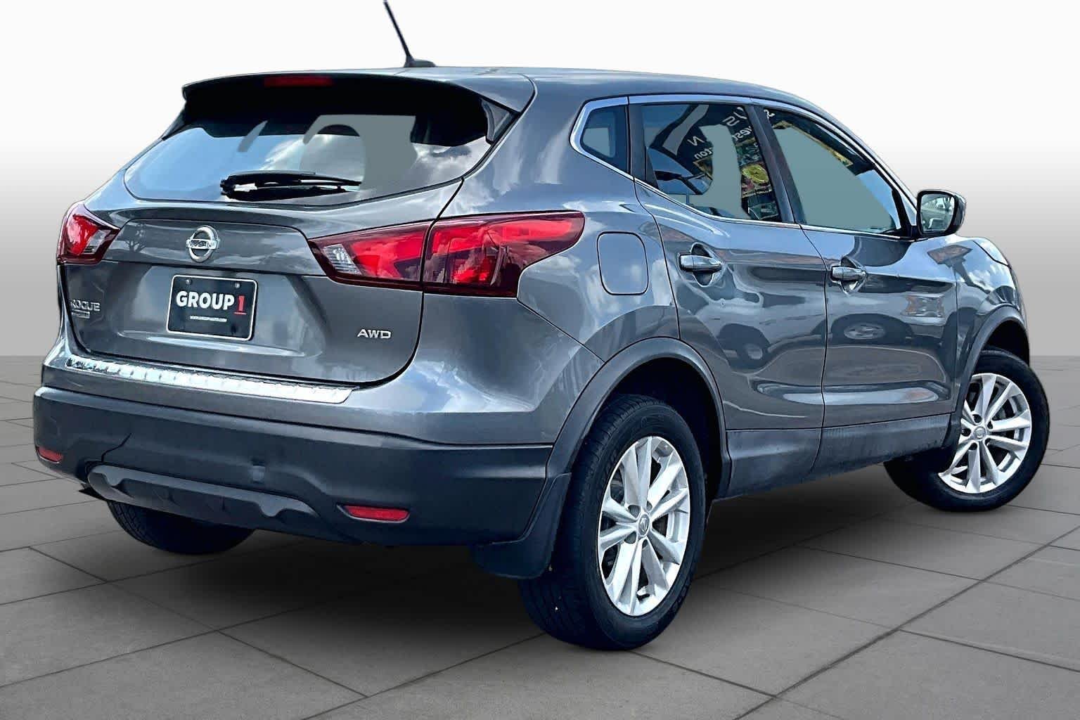 Used 2018 Gun Metallic Nissan S image 13