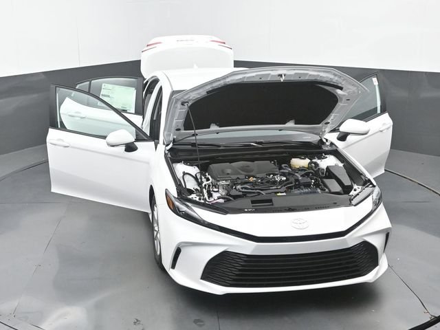 New 2026 Ice Cap Toyota LE image 32