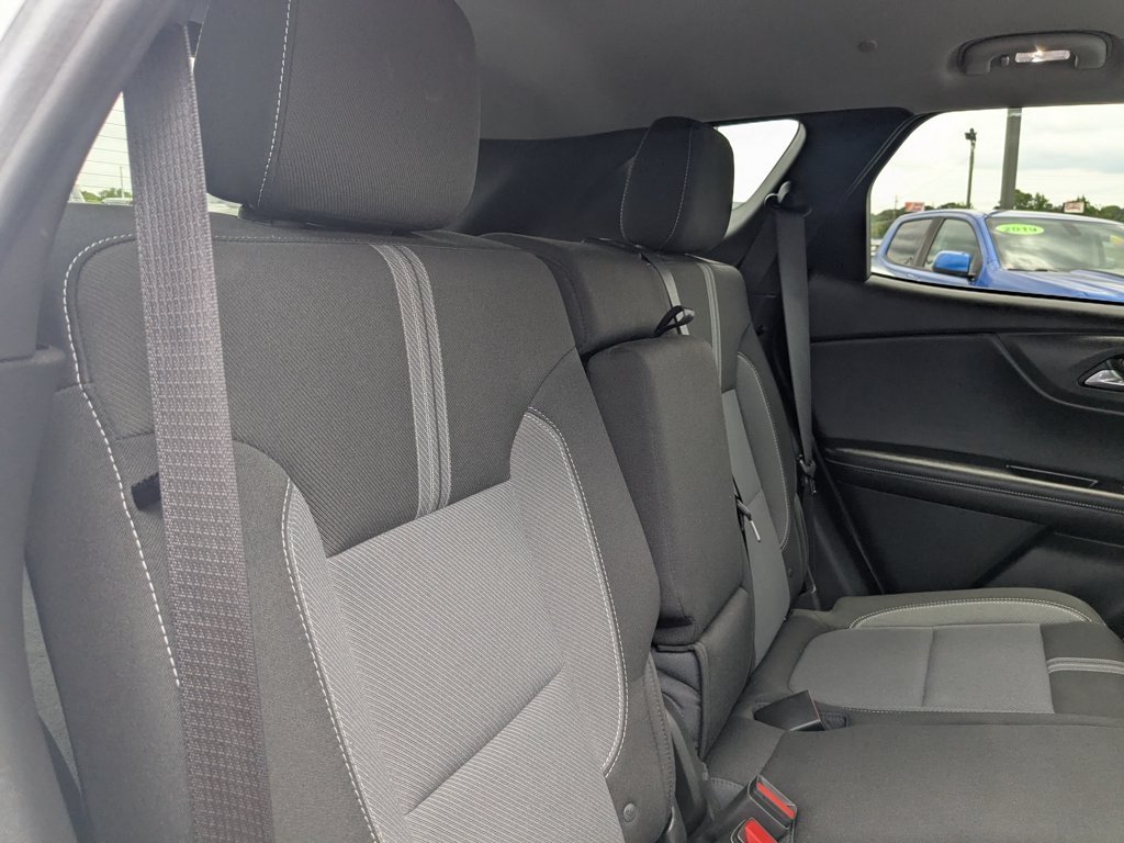 Used 2025 Summit White Chevrolet LT image 25