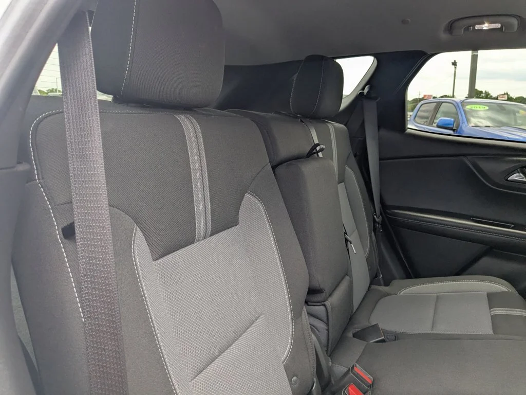 Used 2025 Summit White Chevrolet LT image 25