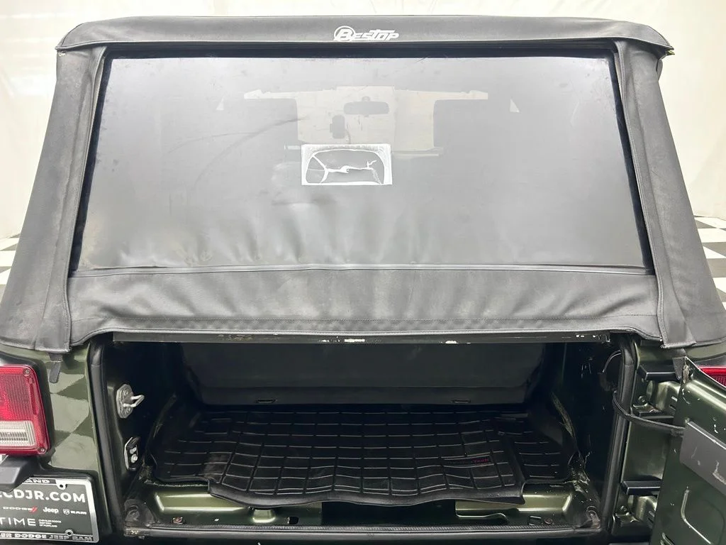 Used 2009 Green Jeep X image 9