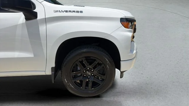 Used 2025 White Chevrolet Custom image 33