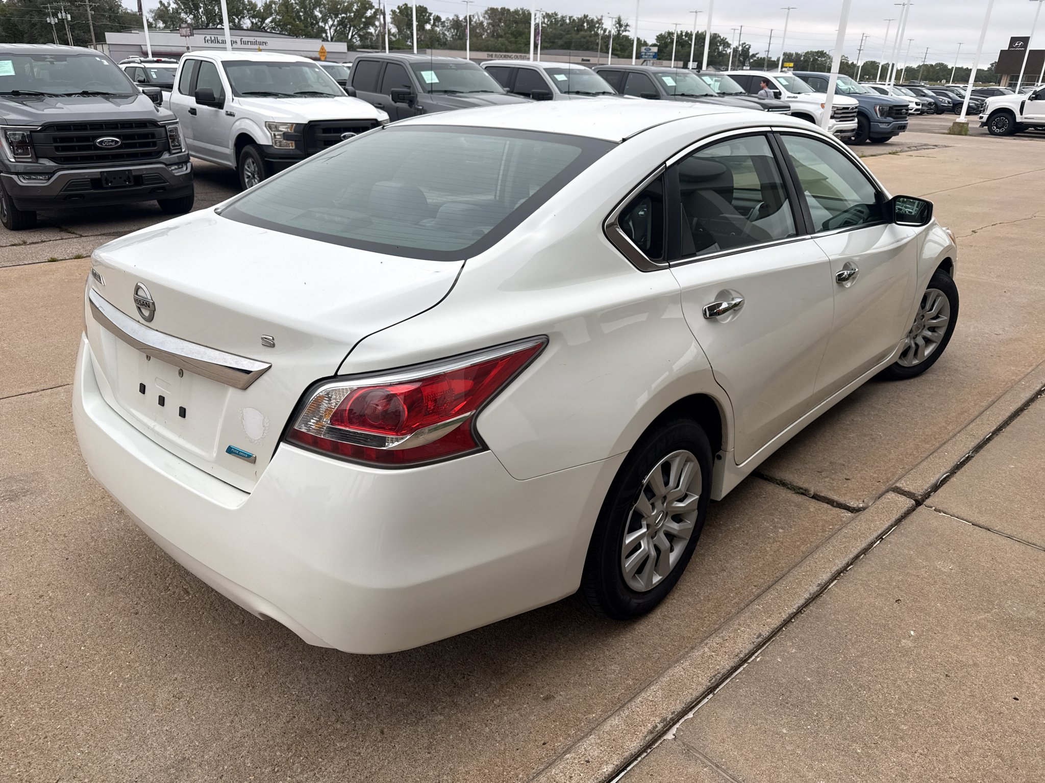 Used 2014 Pearl White Nissan 2.5 S image 11