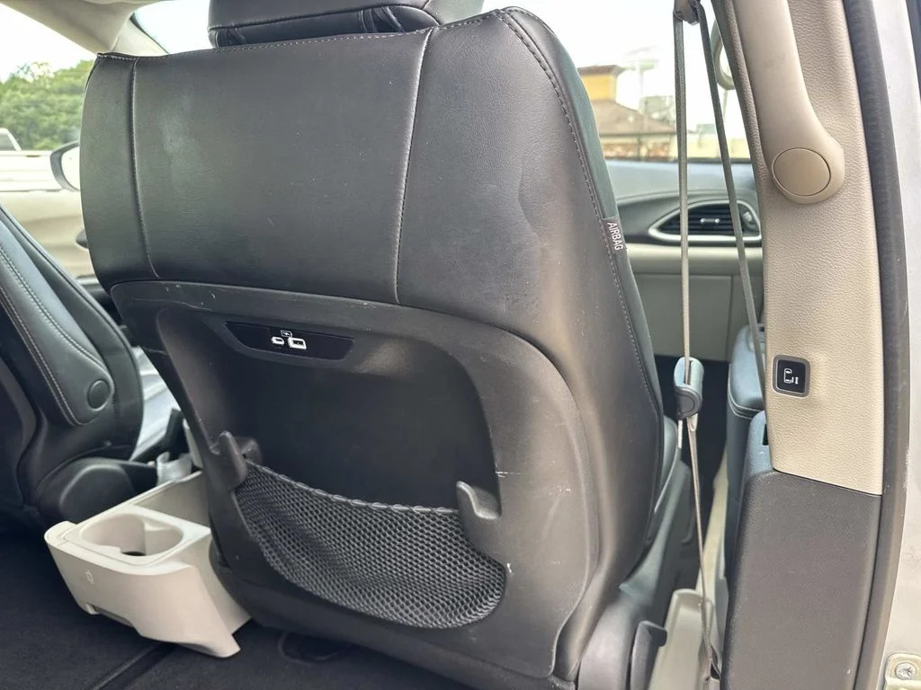 Used 2023 Silver Chrysler Touring L image 23