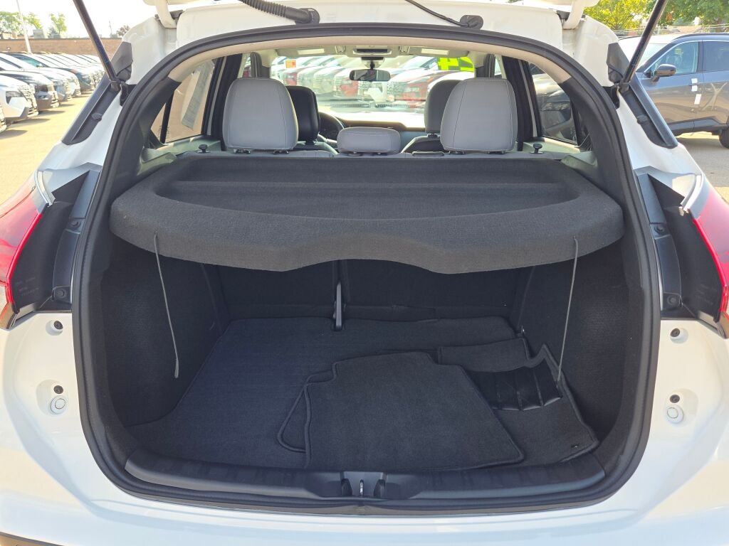 Used 2024 White Nissan SR image 14