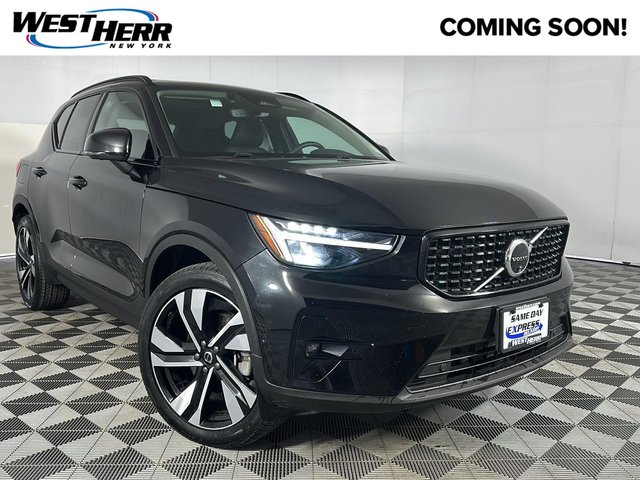 2024 Volvo XC40 Plus Dark Theme