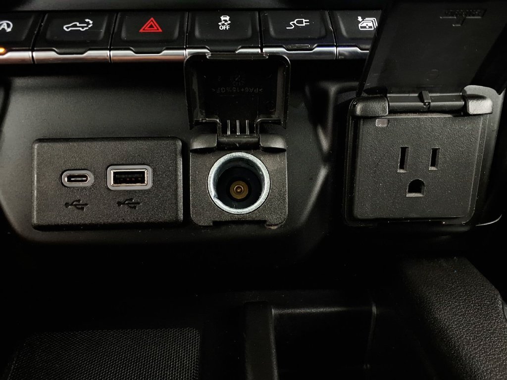 Used 2019 IRIDESCENT PEARL TRICOAT Chevrolet High Country image 25