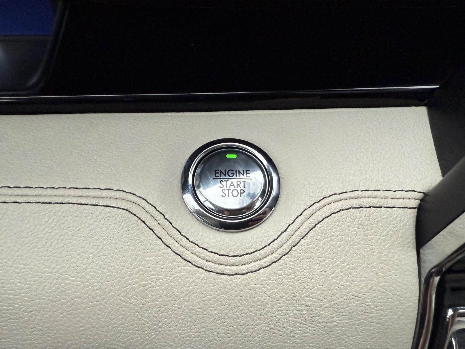 Used 2020 Ceramic Pearl Lincoln Reserve image 21