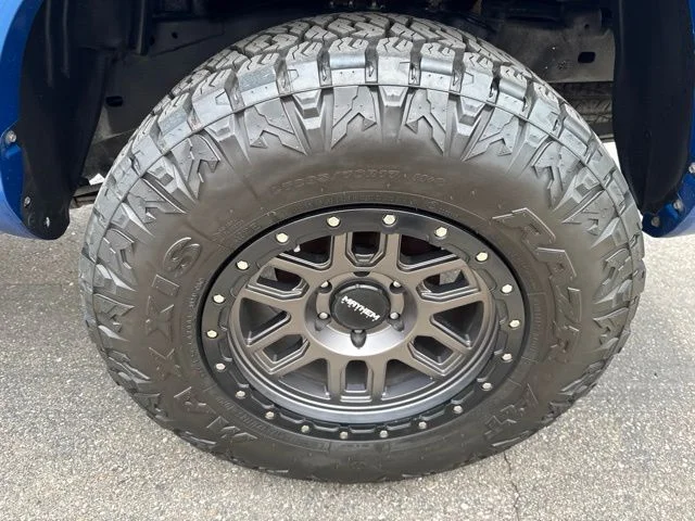 Used 2018 Blue Toyota SR5 image 13