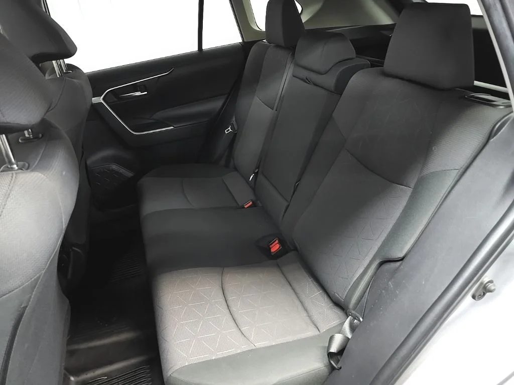 Used 2019 Silver Toyota XLE image 32