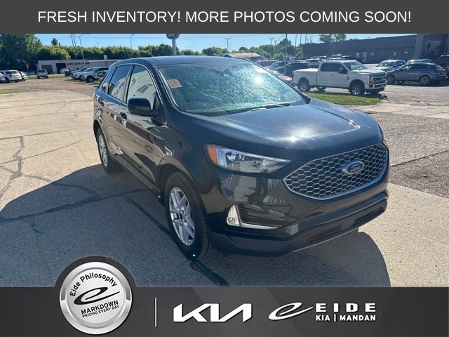 Used 2023 Black Ford SEL image 1