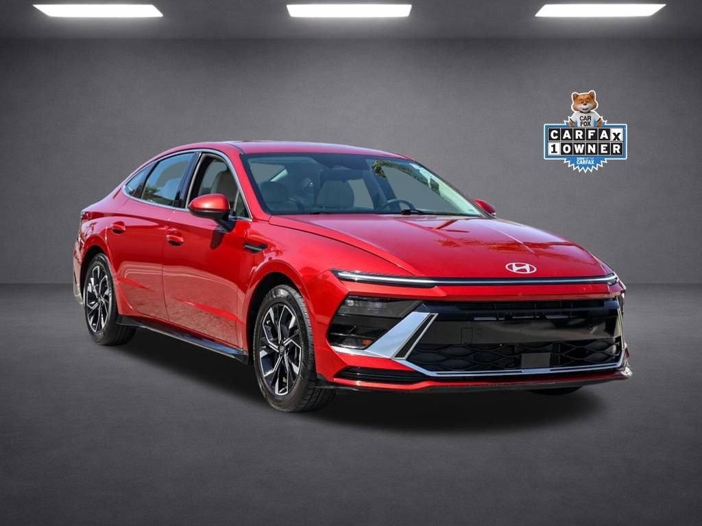 Used 2025 Red Hyundai SEL image 1