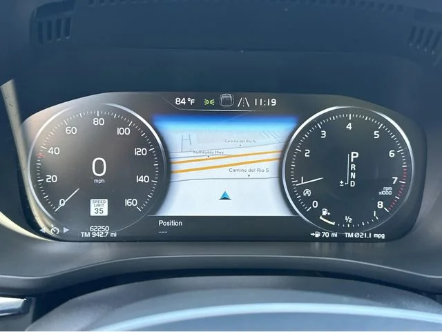 Used 2020 Black Volvo Momentum image 30