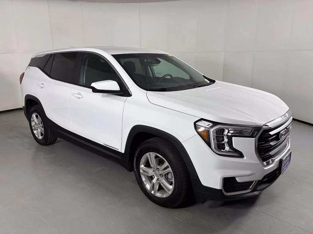 Used 2024 White GMC SLE image 2