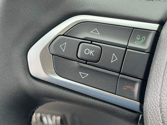 New 2026 Bright White Clear-Coat Exterior Paint Jeep Latitude image 14