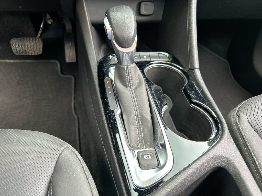 Used 2024 Off-white Buick Sport Touring image 19