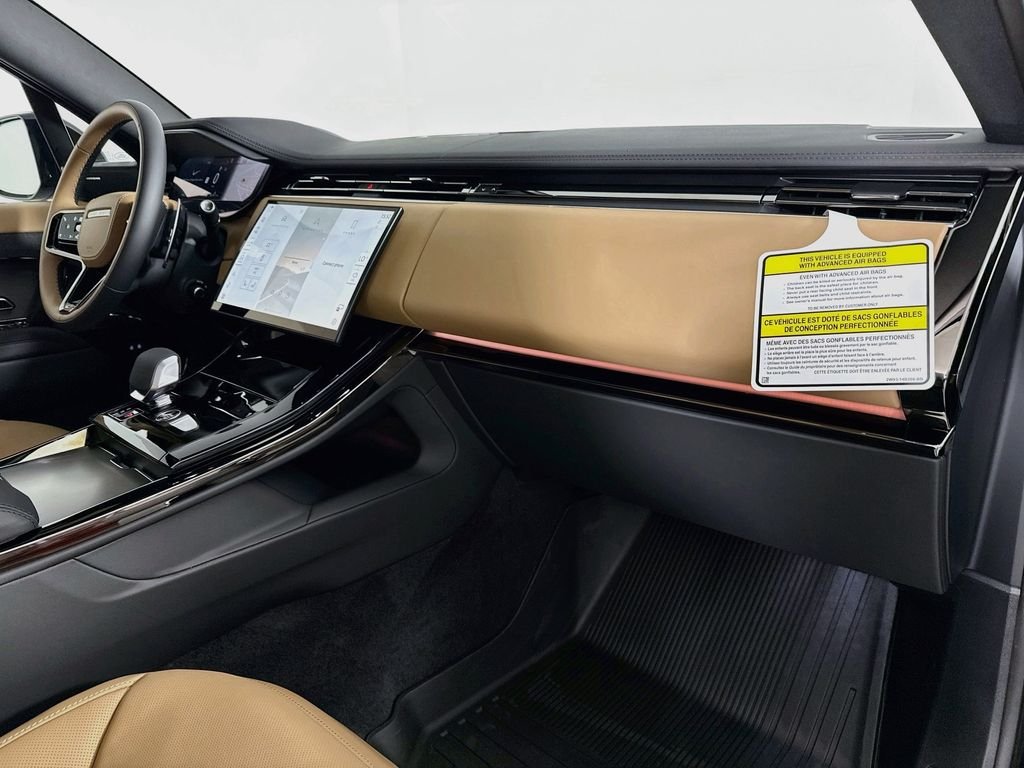 New 2026 Santorini Black Land Rover Dynamic SE image 24