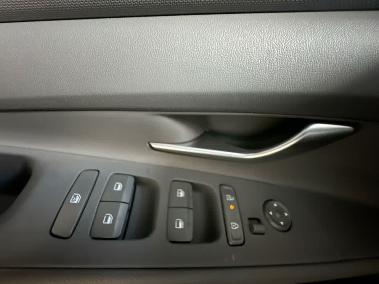2025 Hyundai Elantra SE - Photo 17
