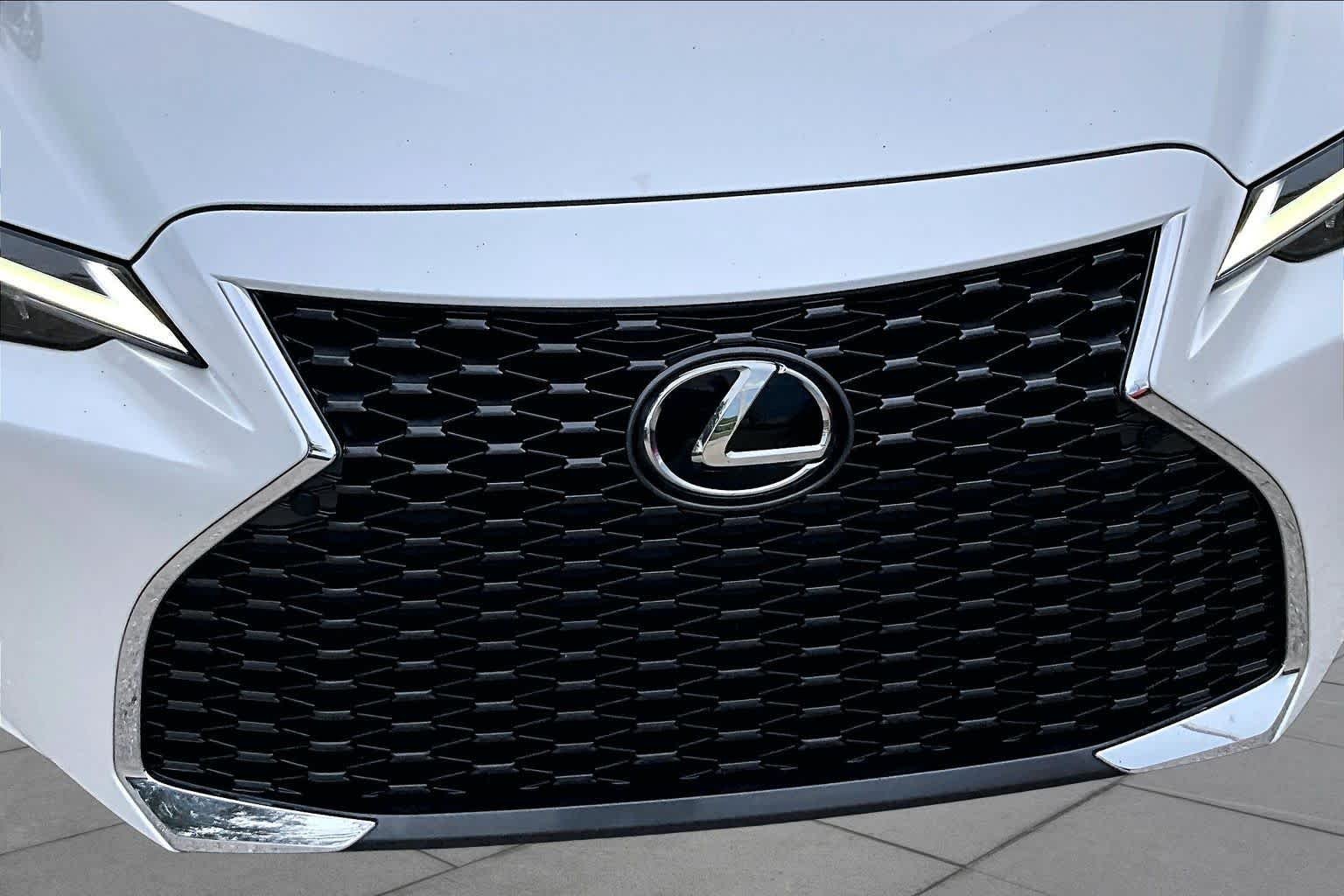 Used 2023 Eminent White Pearl Lexus  image 30