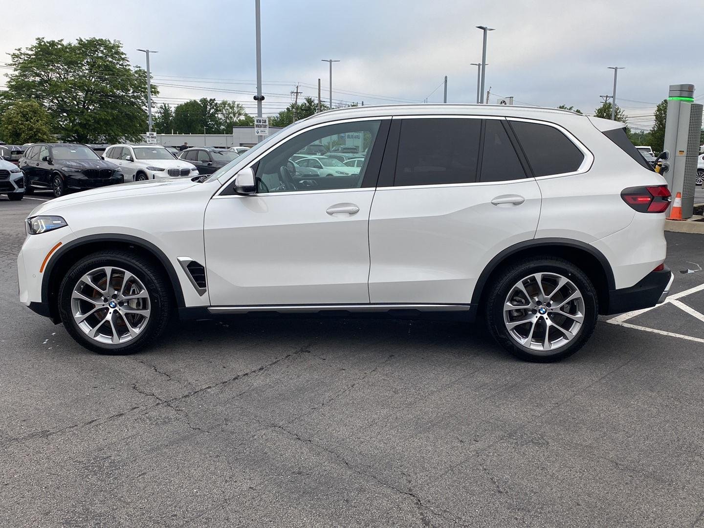New 2026 Mineral White Metallic BMW xDrive40i image 12